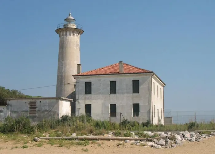 Colourful Flat With Balcony In Lägenhet