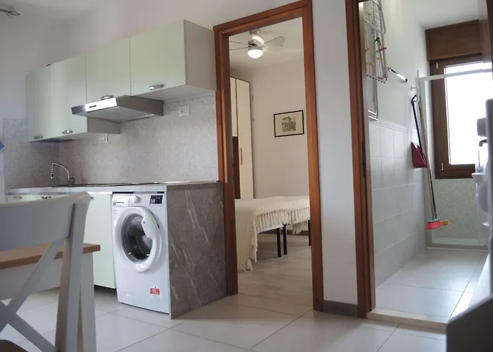 Colourful Flat With Balcony In Lägenhet *