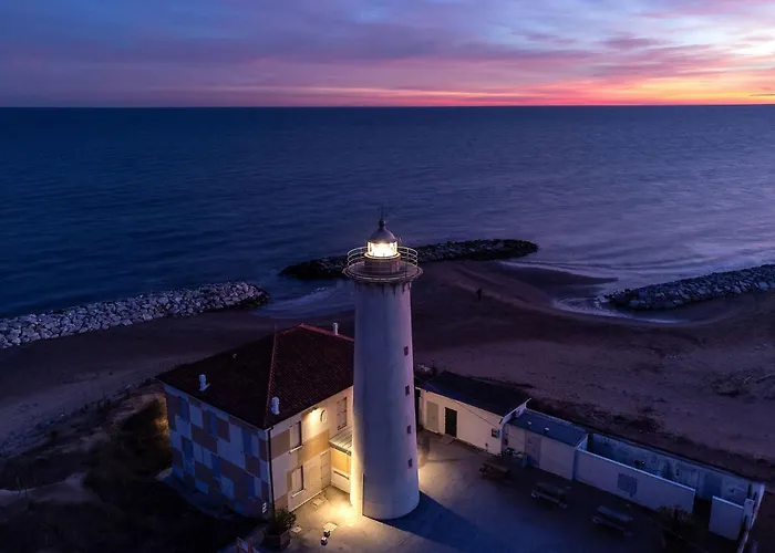 Lägenhet Colourful Flat With Balcony In *