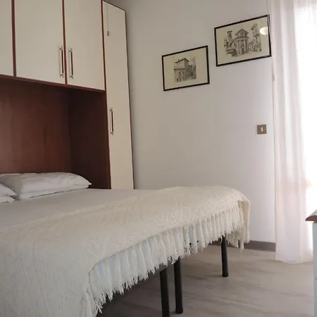 Apartament Colourful Flat With Balcony In *