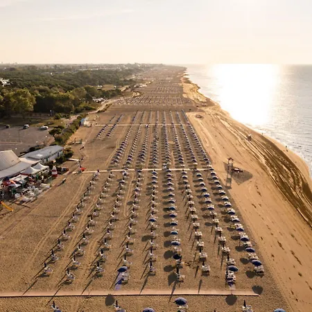 Apartament Colourful Flat With Balcony In