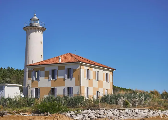 Appartement Colourful Flat With Balcony In