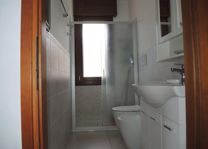 Appartement Colourful Flat With Balcony In