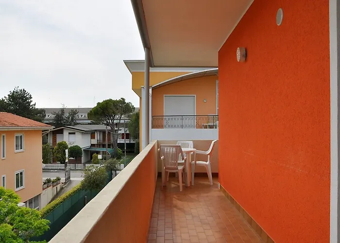 Colourful Flat With Balcony In Appartement Bibione